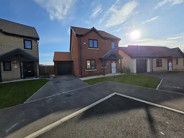 Heather Pastures Eastfield, Scarborough YO11 3YH, photo 1