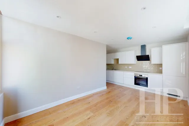 East Park, Crawley, RH10, photo 3