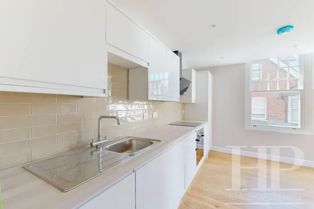 East Park, Crawley, RH10, photo 1
