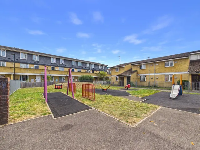 Feltham, Middlesex, photo 3
