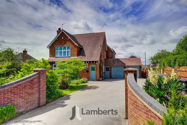 174 Alcester Road, Studley, photo 1