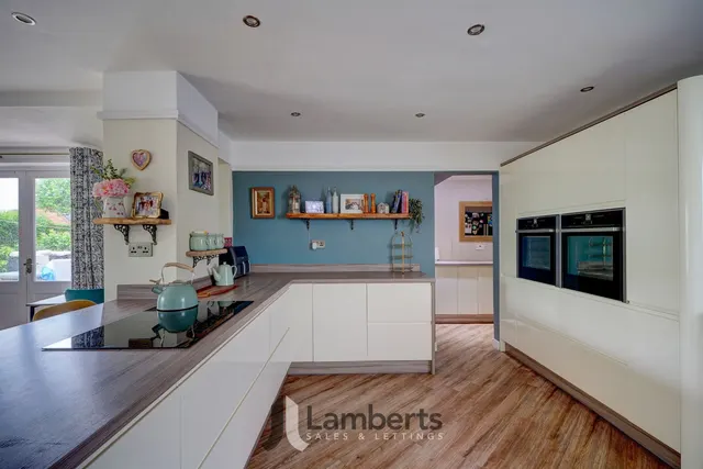 Photo 3 — 174 Alcester Road, Studley