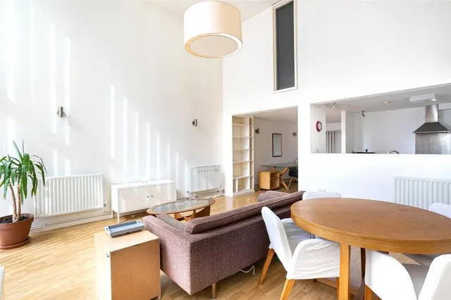 Cowley Road, London, W3, photo 3