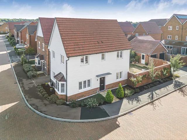 Foxcote Crescent, Didcot, photo 1