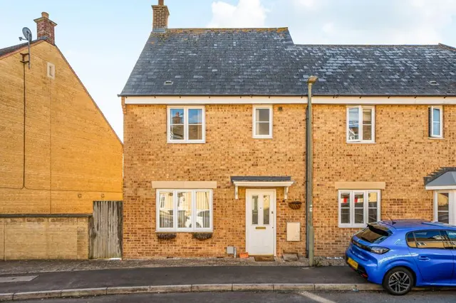 Saffron Crescent, Carterton, OX18, photo 1