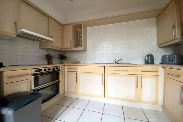 Lavender Close, Leatherhead, KT22, photo 3