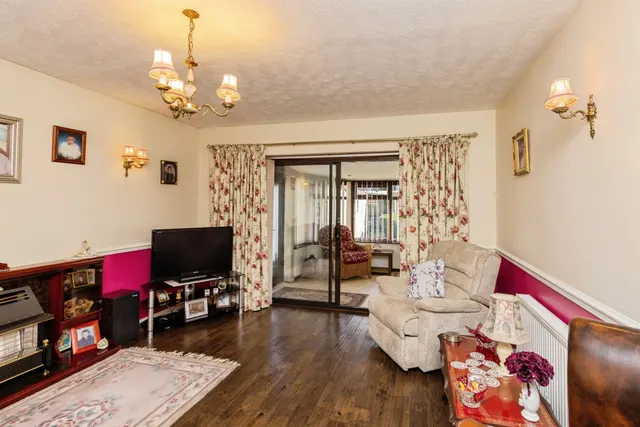 Photo 3 — Tanglewood Court, Bradford