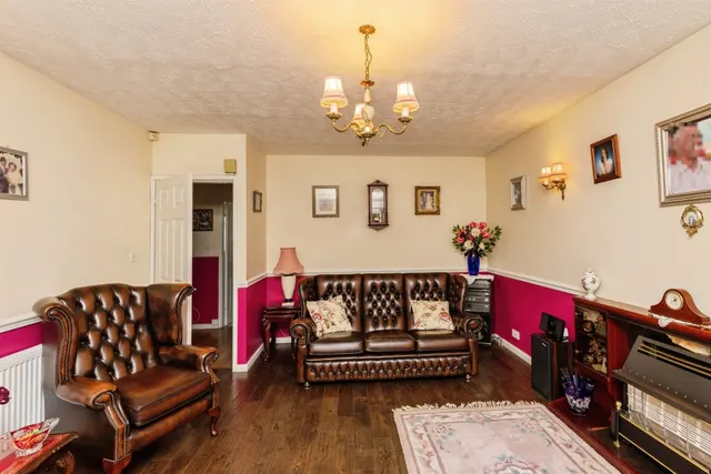 Photo 2 — Tanglewood Court, Bradford