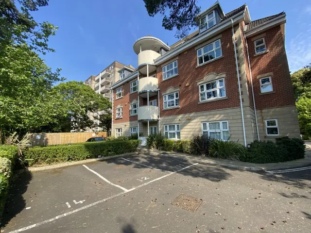 Christchurch Road, Bournemouth, photo 1
