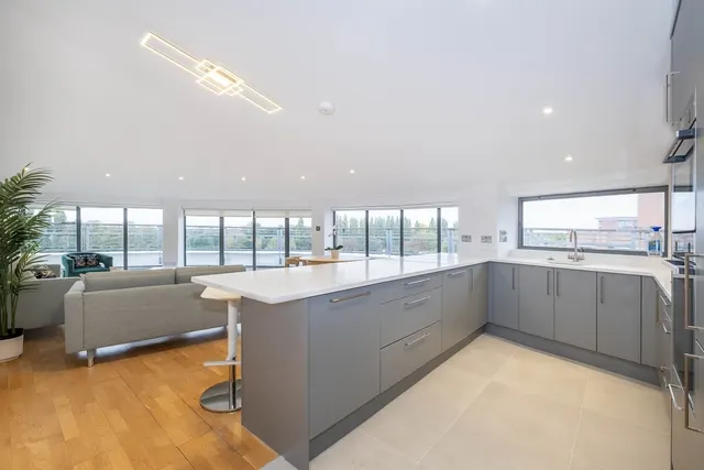 Photo 3 — Avante Court Kingston Upon Thames KT1
