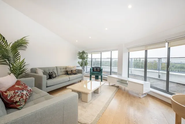Avante Court Kingston Upon Thames KT1, photo 1