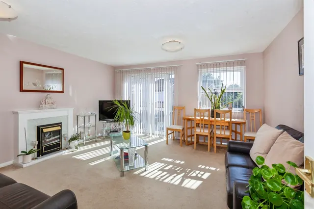 Manor Court, Slough, SL1, photo 2