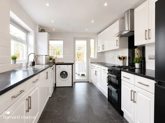 Photo 3 — Morland Road, CROYDON