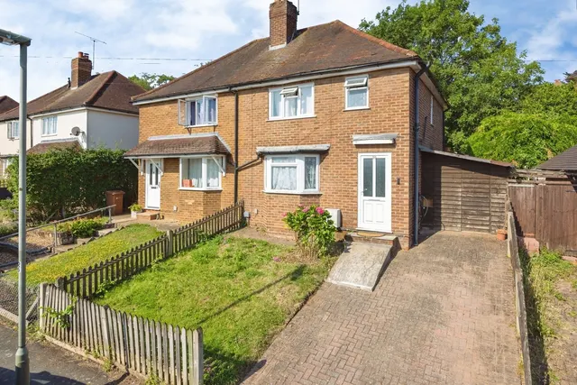 Woodside Road, Guildford, GU2, photo 1