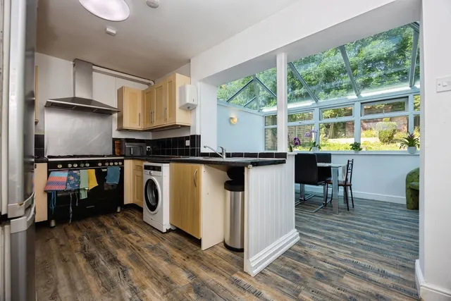 Woodside Road, Guildford, GU2, photo 3