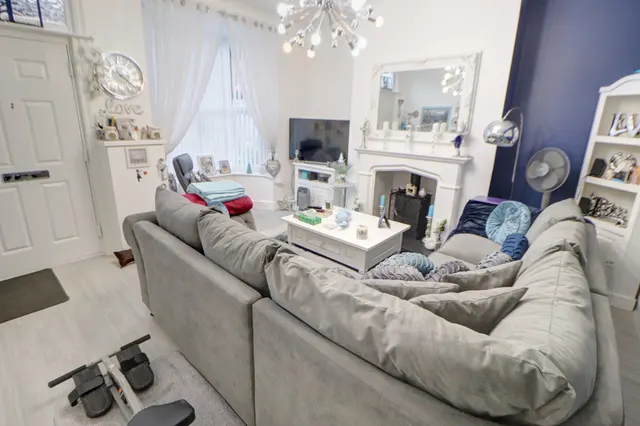 Agincourt Street, Heywood, OL10, photo 1