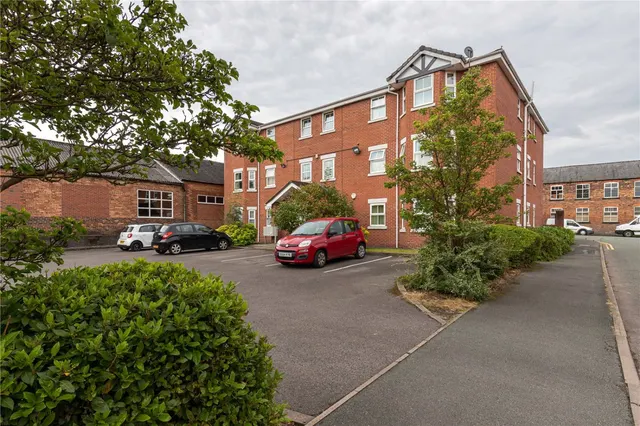 Fairfax Close, Biddulph, ST8, photo 2