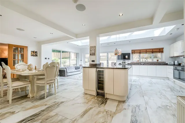 Newlay Grove, Horsforth, LS18, photo 2