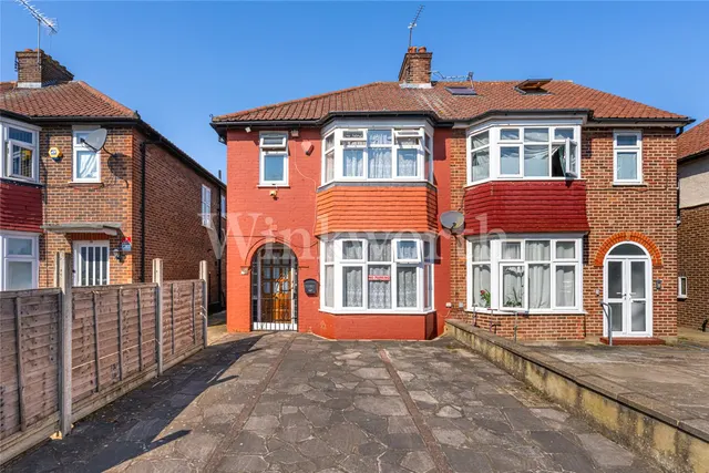 Pennine Drive, London, NW2, photo 1