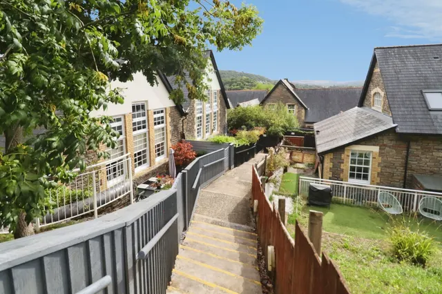 Old School Lane, Pontypridd, CF37, photo 2