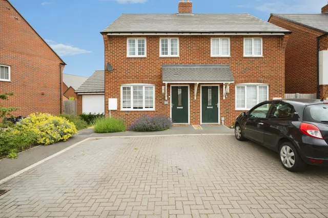 Brewery Lane, Broughton, HP22, photo 1
