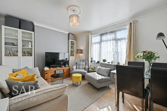 Ruislip Road, Greenford, UB6, photo 2