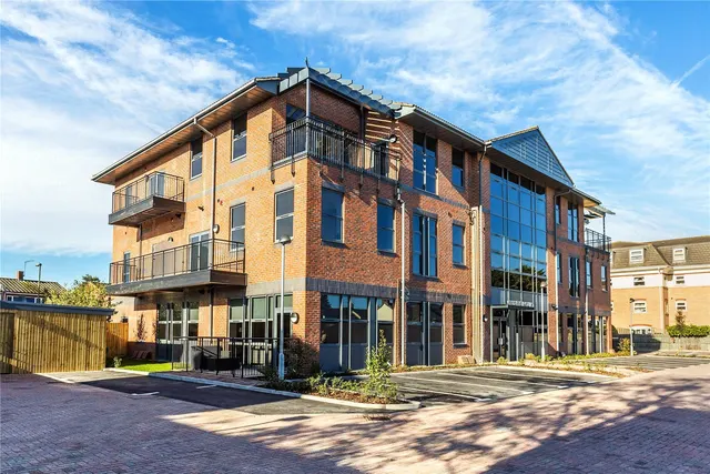 Hipley Street, Woking, GU22, photo 1