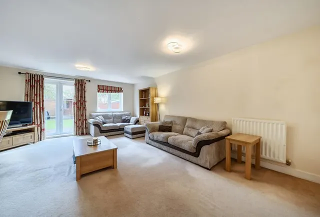 Kew Close, Romford, RM1, photo 2