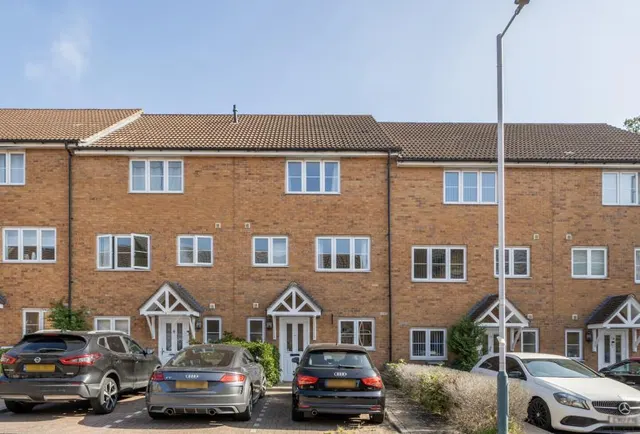 Kew Close, Romford, RM1, photo 1