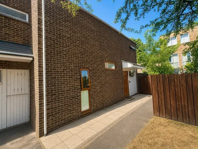 Pendleton Peterborough, PE3, photo 1
