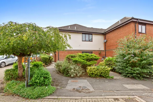 2 bedroom flat, Swan Mews, Wendover, HP22