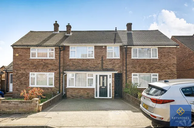 Hale End, Romford, RM3 7ED, photo 1