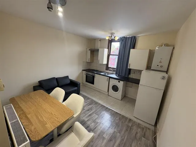 Hendon Lane, N3, photo 1