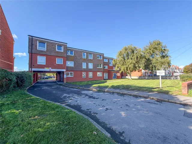 Highbridge Road, Burnham-on-Sea, TA8, photo 1