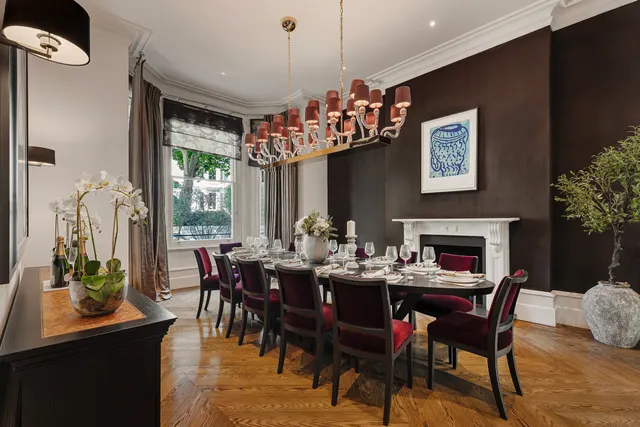 Photo 3 — Vicarage Gate, Kensington, London