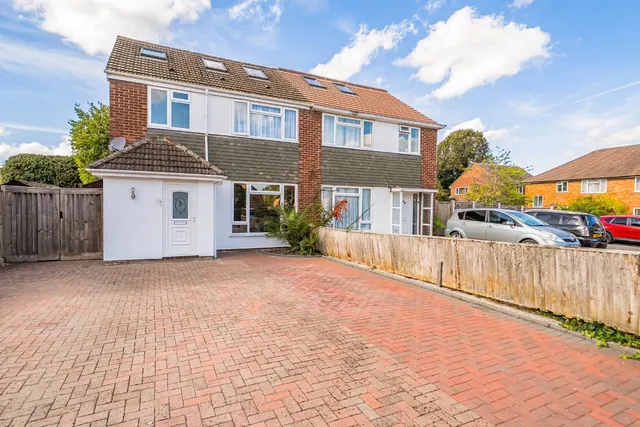 Priors Road, Windsor, photo 1
