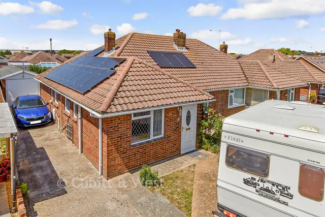 The Crescent, Lancing, BN15, photo 1