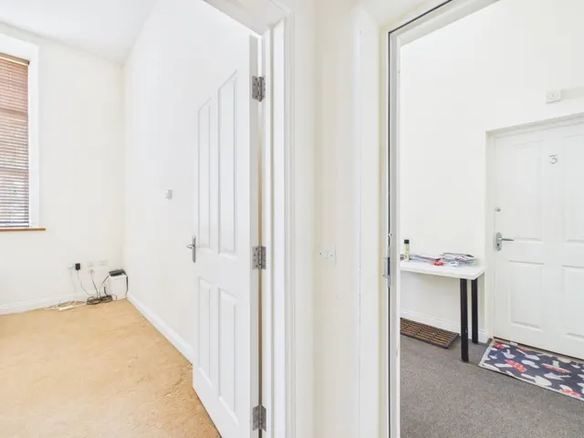 Photo 2 — Hollywood Terrace, Wyndham Street West