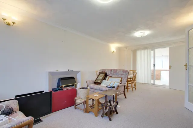 Photo 3 — Galsworthy Road, Goring-By-Sea, Worthing