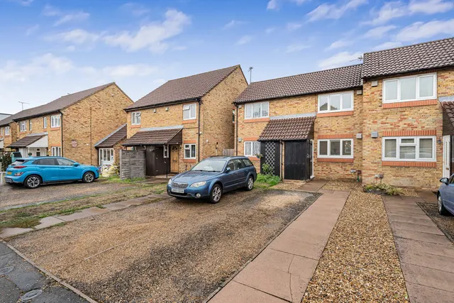 Alexander Road, Egham, TW20, photo 1