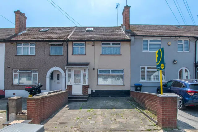 Photo 3 — 59 Review Road, London