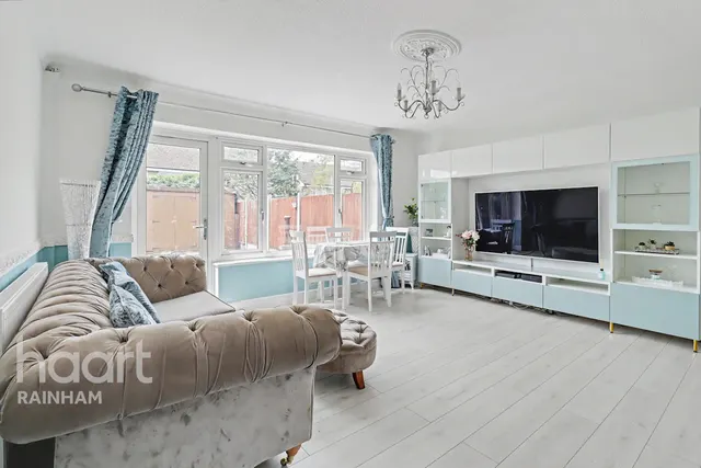 Durrants Close, Rainham, RM13, photo 2