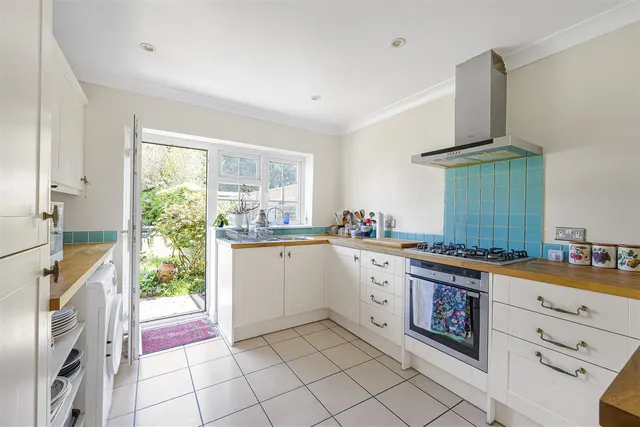 Steyning Close, Seaford, photo 3