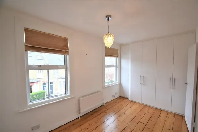 Coombe Road, Chiswick, photo 2