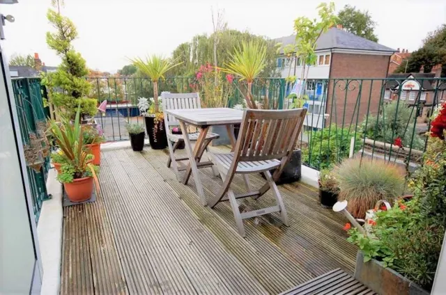 Coombe Road, Chiswick, photo 1