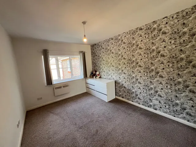 Maidenbower, RH10, photo 3