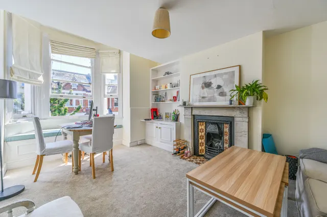 First Floor Flat, 25 Killyon Road, London, photo 1