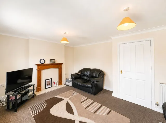 Silverdale Drive, Burntwood, WS7, photo 3
