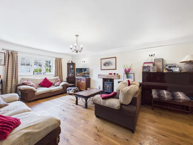 Photo 3 — Church Cottages, Silchester Road, Little London, RG26