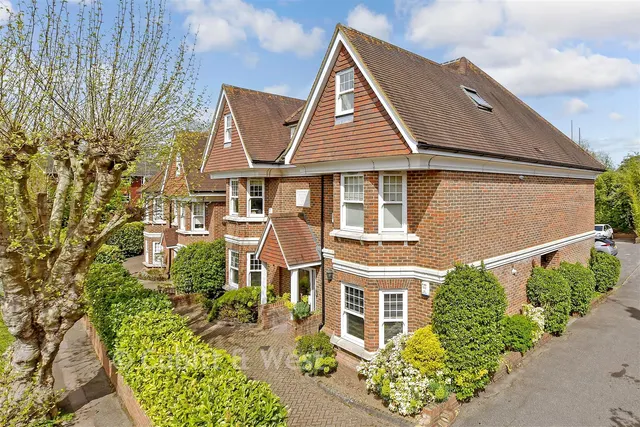 Park Rise, Leatherhead, KT22, photo 1
